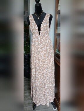 Sleeveless Beige Daisy Print Maxi Dress